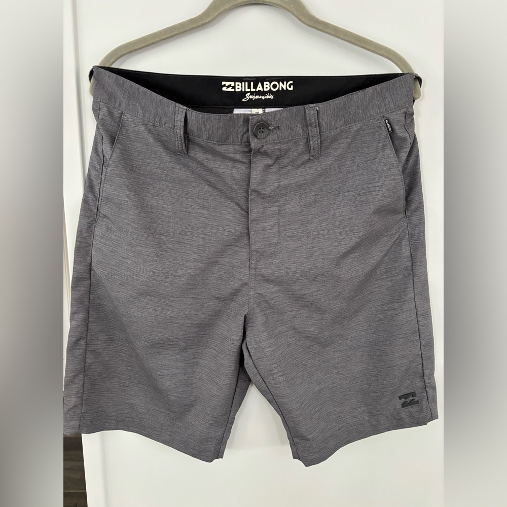 Men’s Billabong Submersibles hybrid shorts in gray, size 30 NWOT